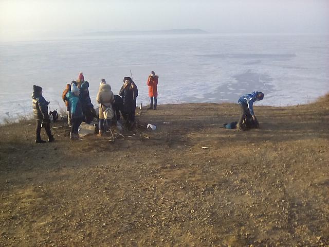 Путешественники на берегу Амурского залива, Владивосток.