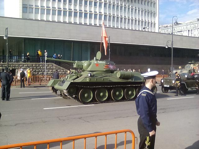 Танк на улице Светланской (Ленинская)